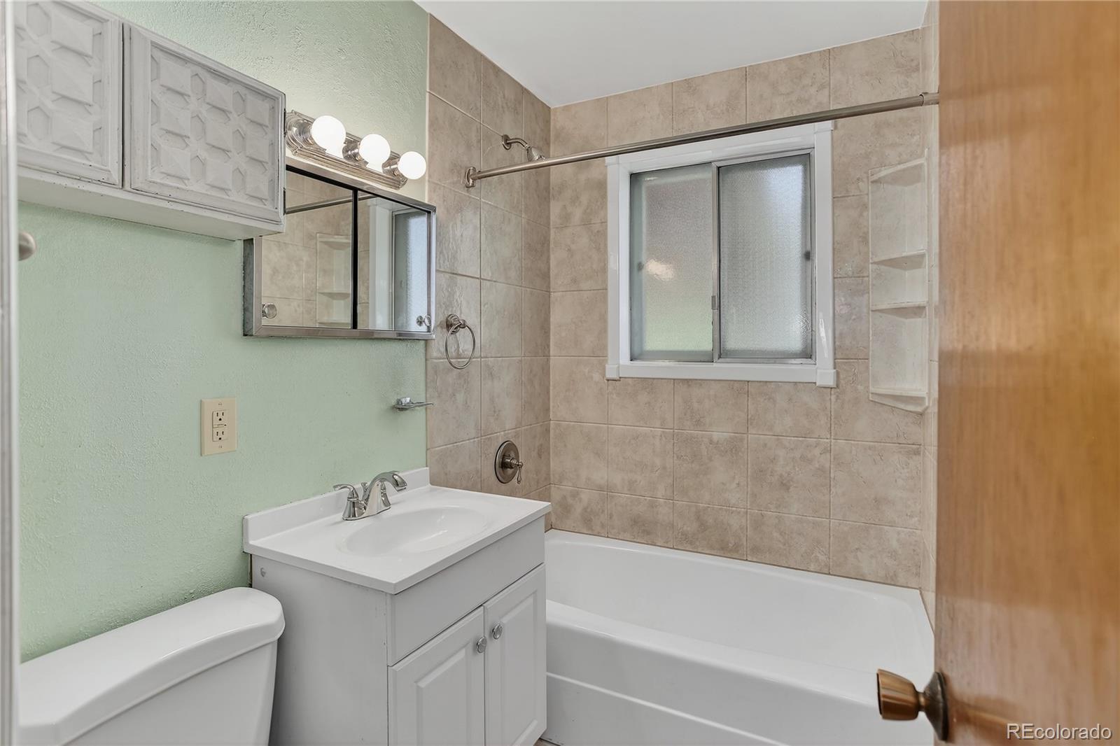 Arvada, Colorado, 80004, United States, 3 Bedrooms Bedrooms, ,1 BathroomBathrooms,Residential,For Sale,1960914