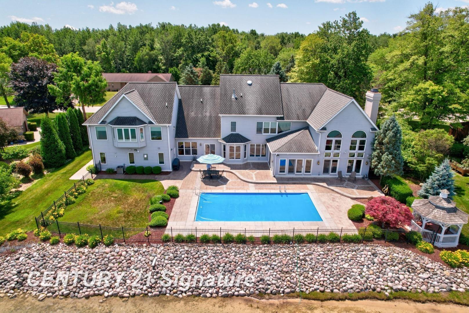 Saginaw, Michigan, 48609, United States, 4 Bedrooms Bedrooms, ,7 BathroomsBathrooms,Residential,For Sale,1980528