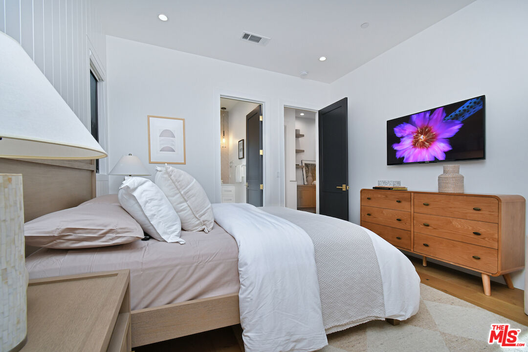 Encino, California, 91316, United States, 4 Bedrooms Bedrooms, ,5 BathroomsBathrooms,Residential,For Sale,2002982