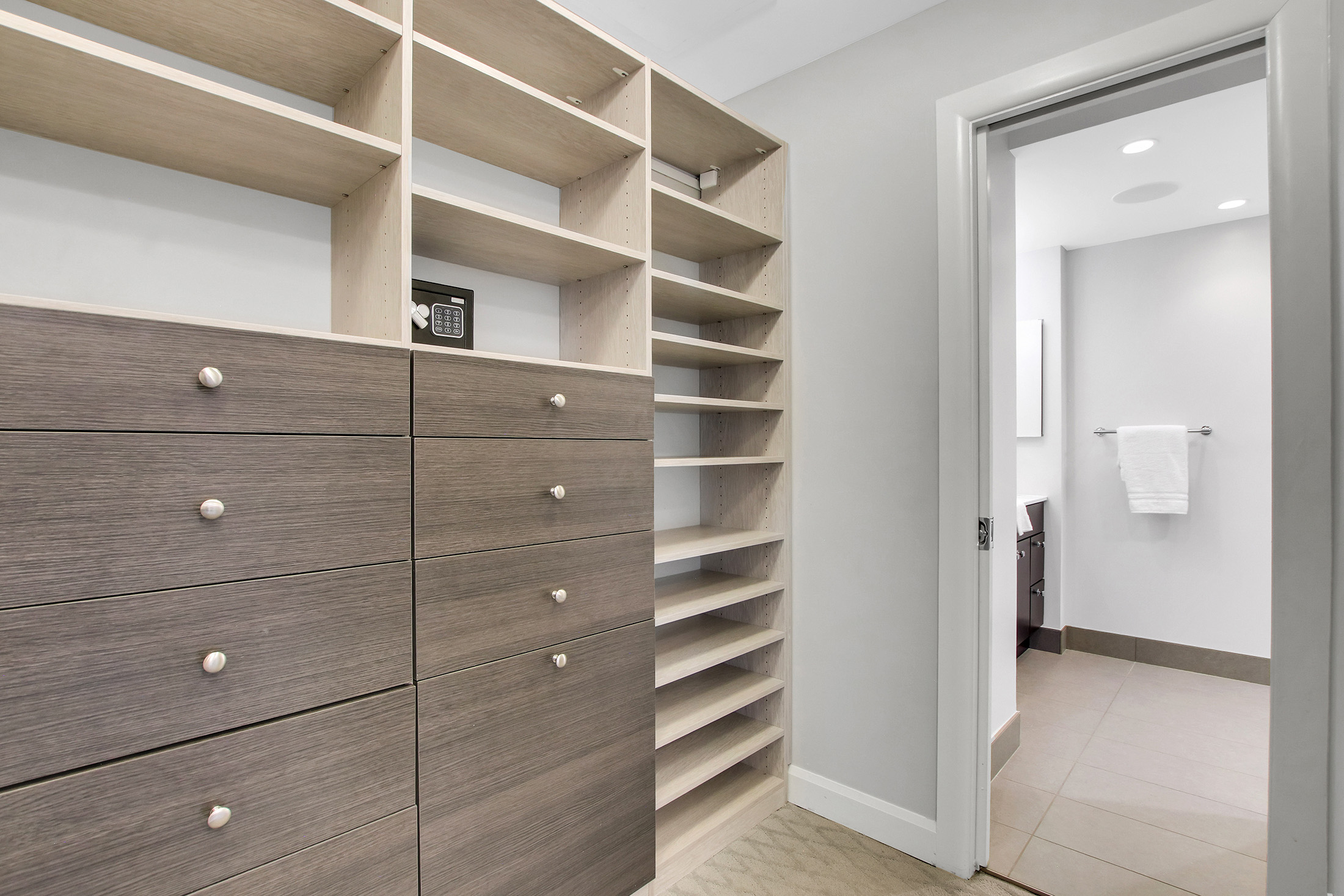  Fully Renovated Two-story Condo in the Iconic Colony House at Colony Square - 物件實景