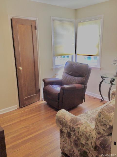 Glen Oaks, New York, 11004, United States, 4 Bedrooms Bedrooms, ,1 BathroomBathrooms,Residential,For Sale,1989655