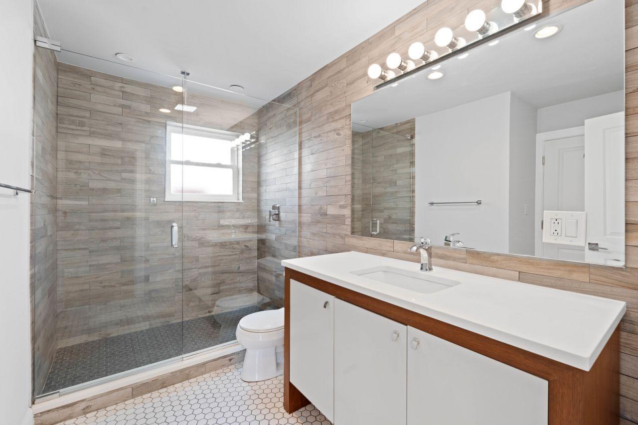 Des Plaines, Illinois, 60016, United States, 4 Bedrooms Bedrooms, ,2 BathroomsBathrooms,Residential,For Sale,1826836