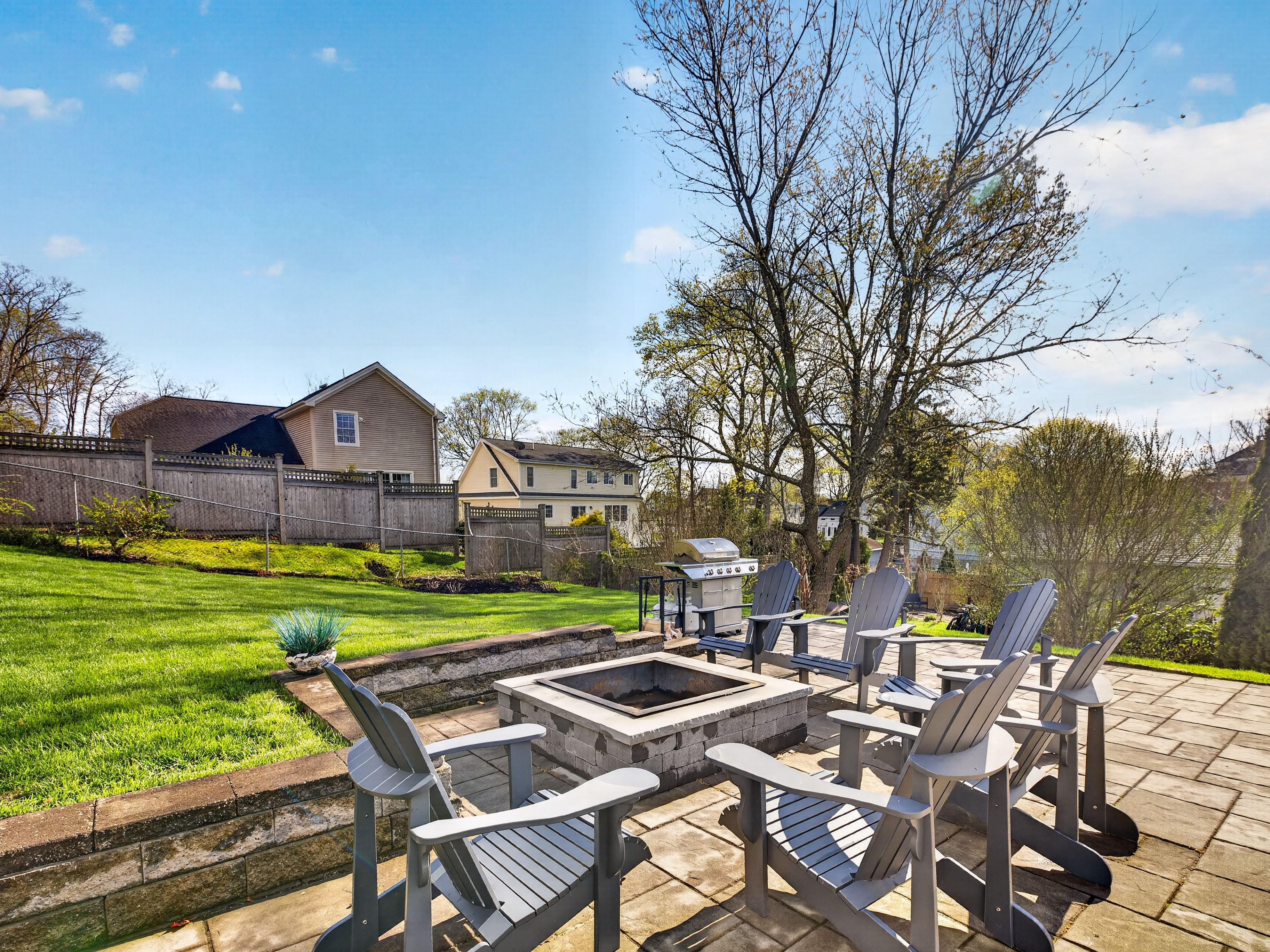  Refined Character & Private Outdoor Retreat in Heart of Mystic - 物件實景