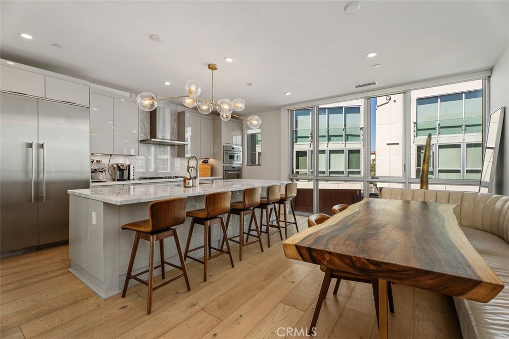 Newport Beach, California, 92663, United States, 2 Bedrooms Bedrooms, ,3 BathroomsBathrooms,Residential,For Sale,1989399