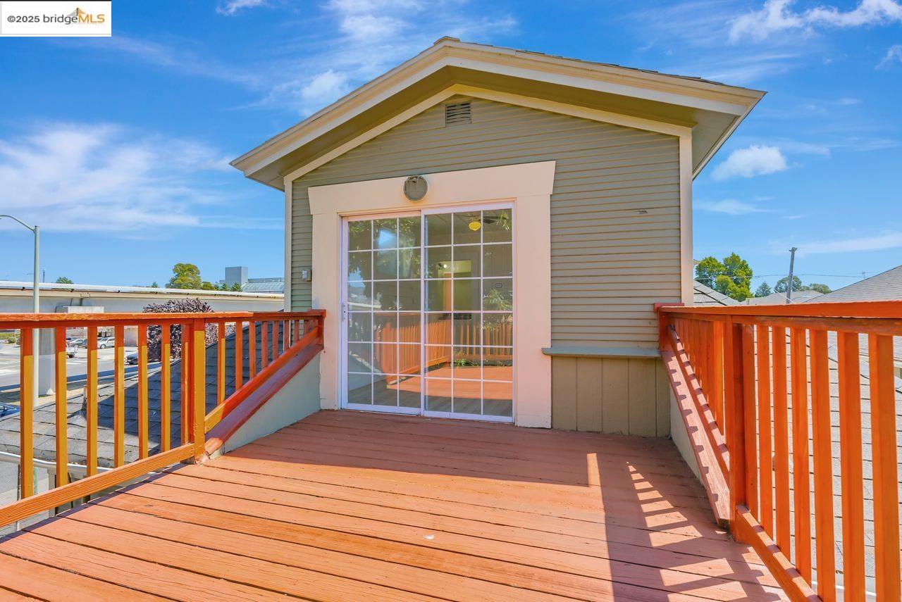 Oakland, California, 94608, United States, 6 Bedrooms Bedrooms, ,3 BathroomsBathrooms,Residential,For Sale,1939780