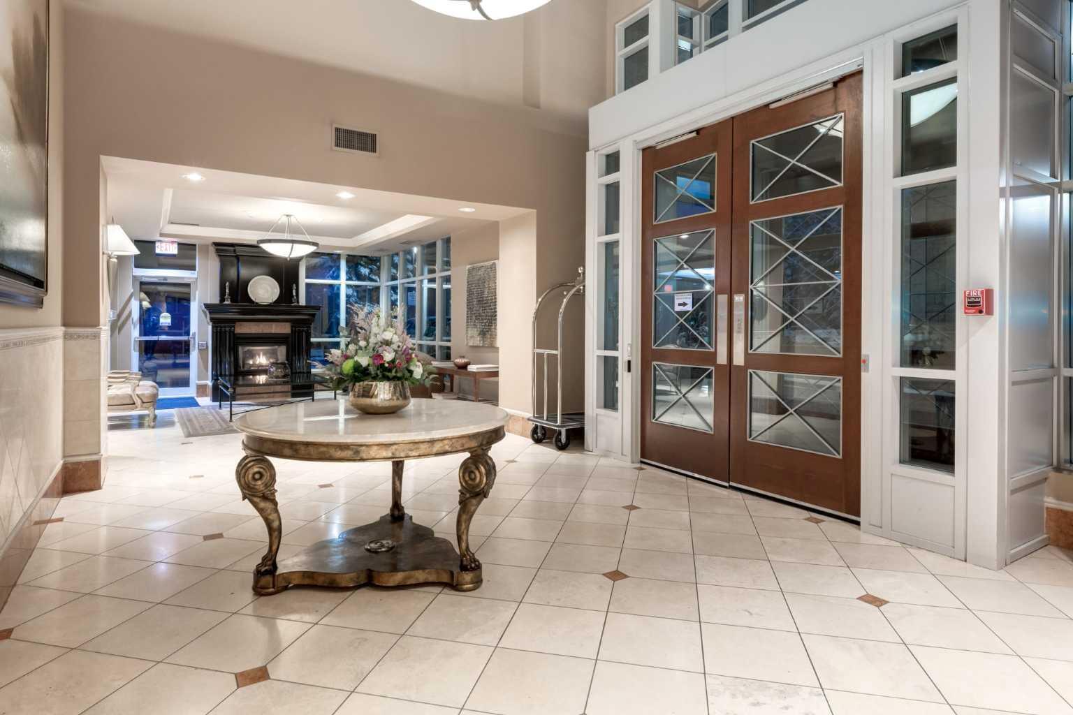 CALGARY, Alberta, T2P 5J9, CA, 2 Bedrooms Bedrooms, ,6 BathroomsBathrooms,Residential,For Sale,1987671