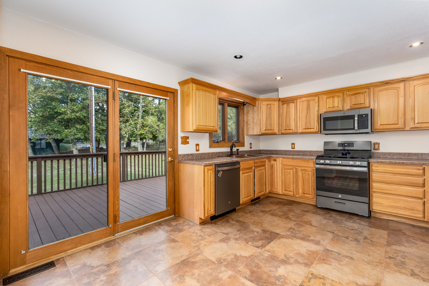 Ottawa, Illinois, 61350, United States, 3 Bedrooms Bedrooms, ,3 BathroomsBathrooms,Residential,For Sale,1957574