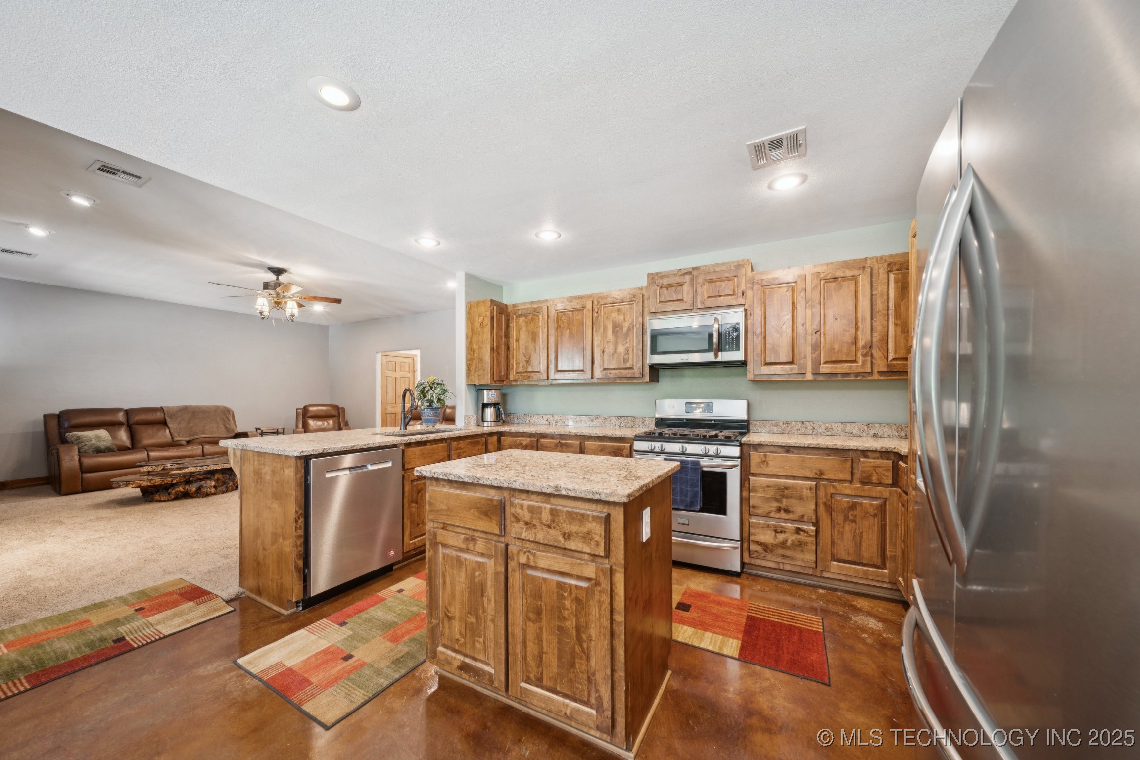 Henryetta, Oklahoma, 74437, United States, 4 Bedrooms Bedrooms, ,4 BathroomsBathrooms,Residential,For Sale,1939303