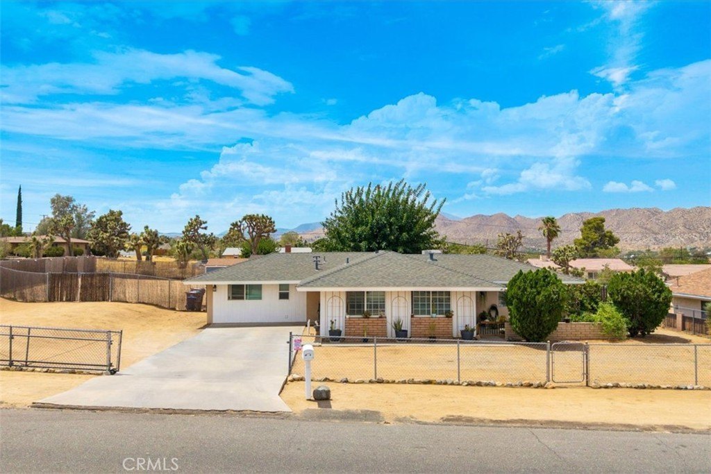 Acoma Trl, Yucca Valley, CA 92284 #1