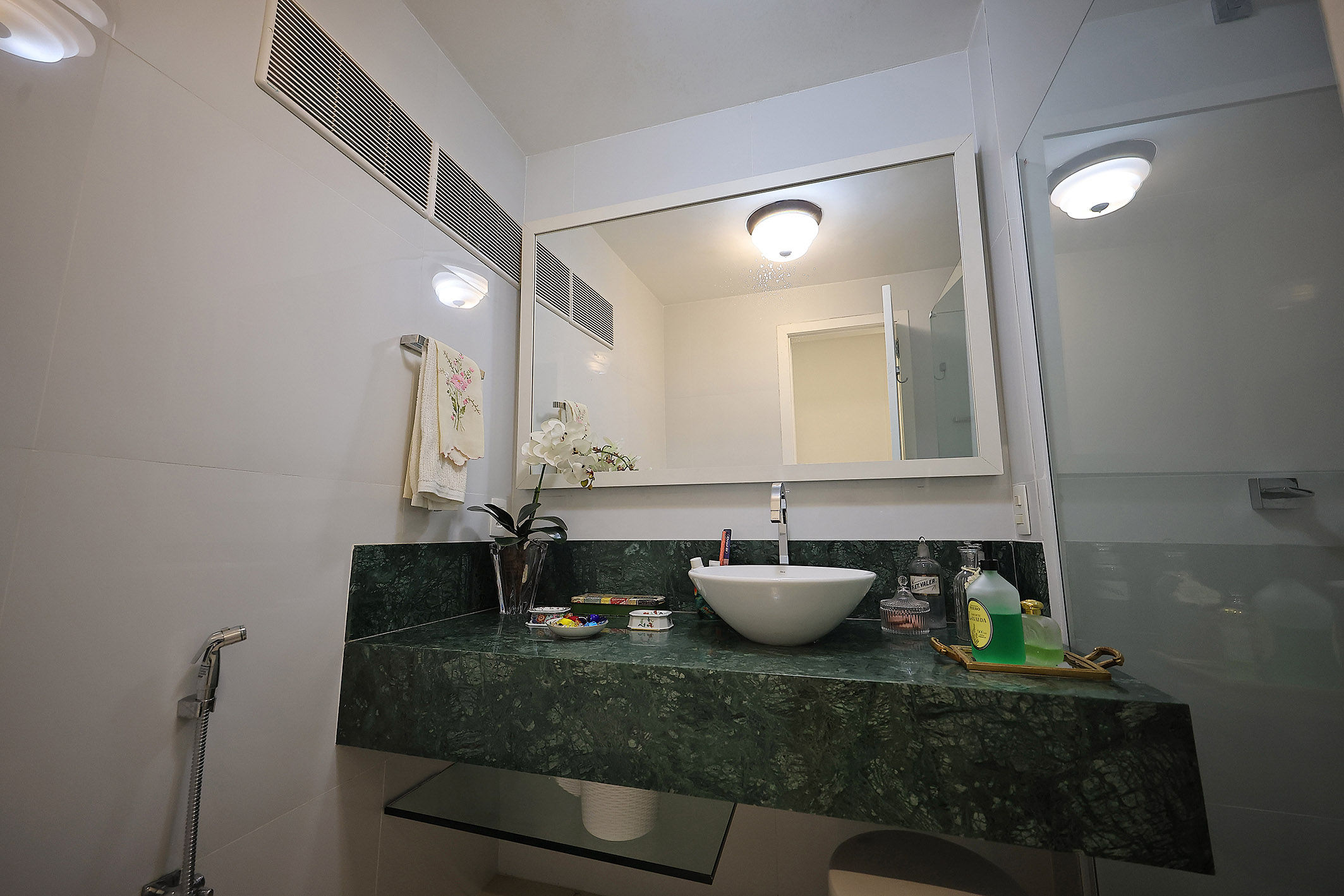  Apartment with Open Views and a Circular Layout Near the Beach - 物件實景