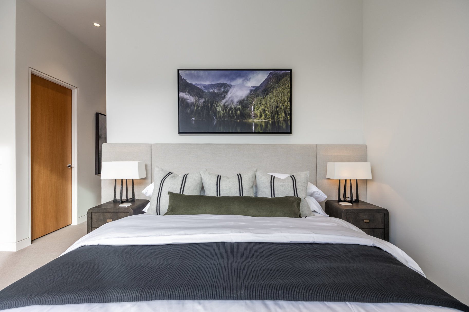  Furnished 5-bedroom Penthouse at Founder
