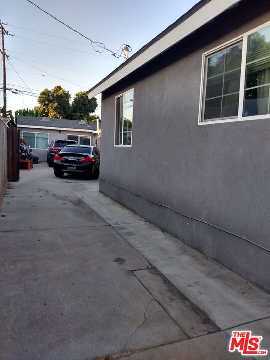 1519 E 89th St, Los Angeles, California, 90002, United States, 7 Bedrooms Bedrooms, ,Residential,For Sale,1519 E 89th St,1618665