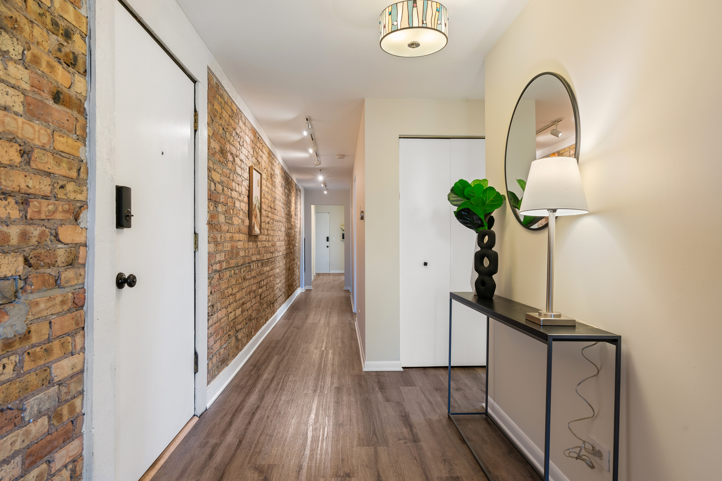  Spacious and Bright Condo in Prime Southeast Evanston Location - 物件實景