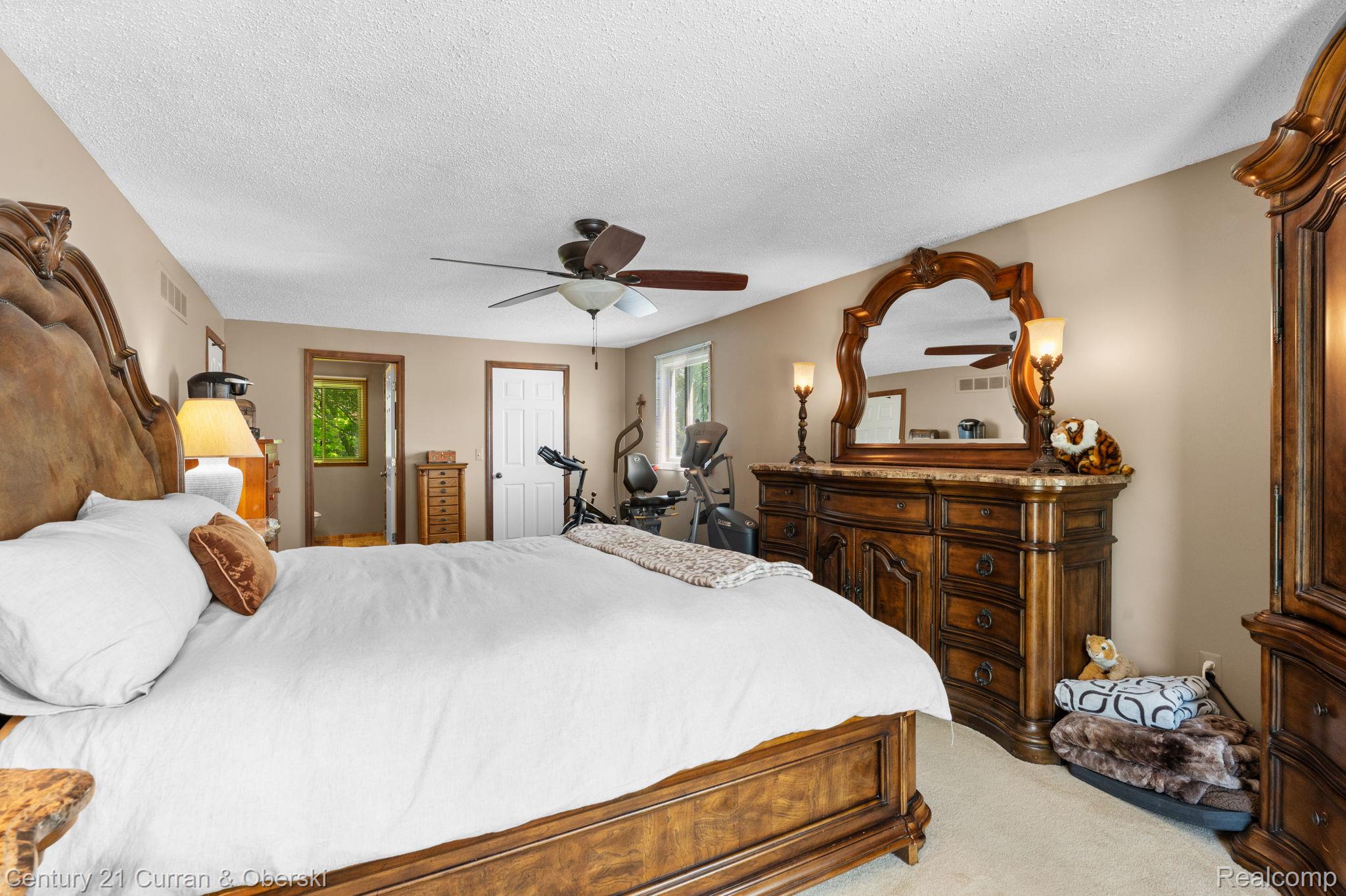 Novi, Michigan, 48375, United States, 4 Bedrooms Bedrooms, ,3 BathroomsBathrooms,Residential,For Sale,2048912