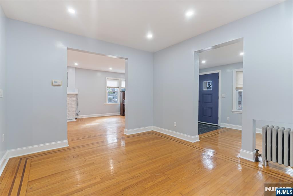 Teaneck, New Jersey, 07666, United States, 3 Bedrooms Bedrooms, ,2 BathroomsBathrooms,Residential,For Sale,1987513