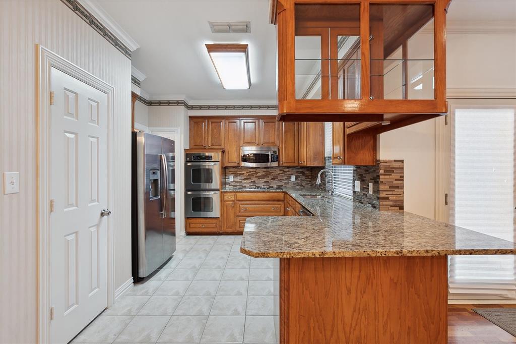 Denton, Texas, 76205, United States, 4 Bedrooms Bedrooms, ,4 BathroomsBathrooms,Residential,For Sale,1915796