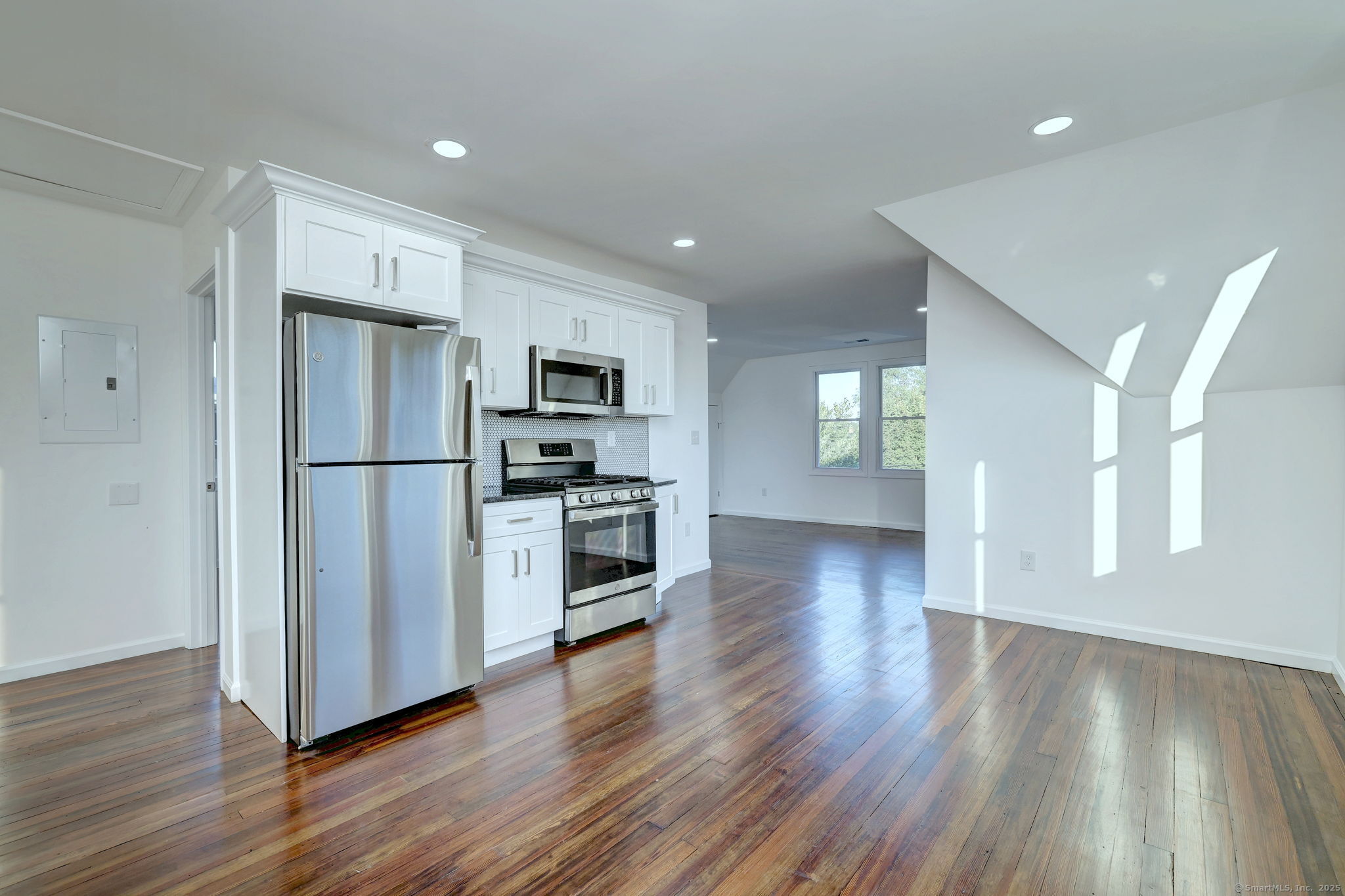 Hamden, Connecticut, 06514, United States, 8 Bedrooms Bedrooms, ,3 BathroomsBathrooms,Residential,For Sale,1940598