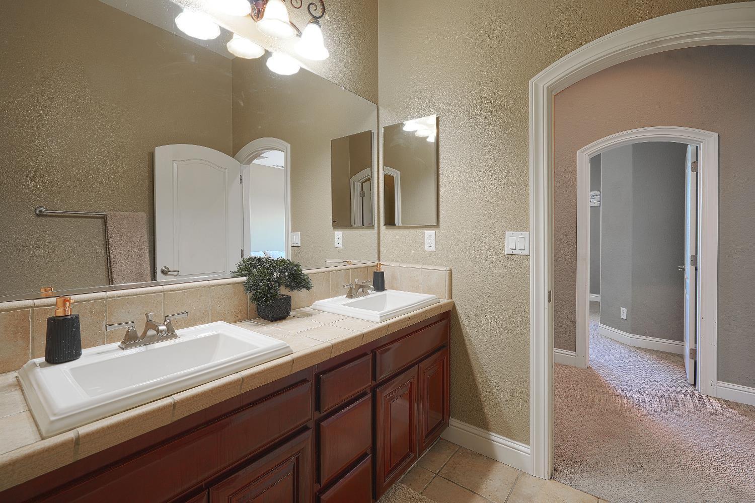 Lincoln, California, 95648, United States, 7 Bedrooms Bedrooms, ,5 BathroomsBathrooms,Residential,For Sale,1984434