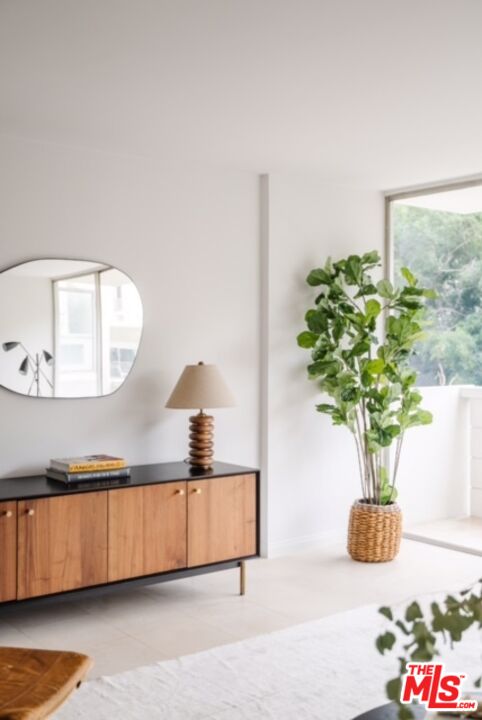 West Hollywood, California, 90069, United States, 1 Bedroom Bedrooms, ,1 BathroomBathrooms,Residential,For Sale,1891837