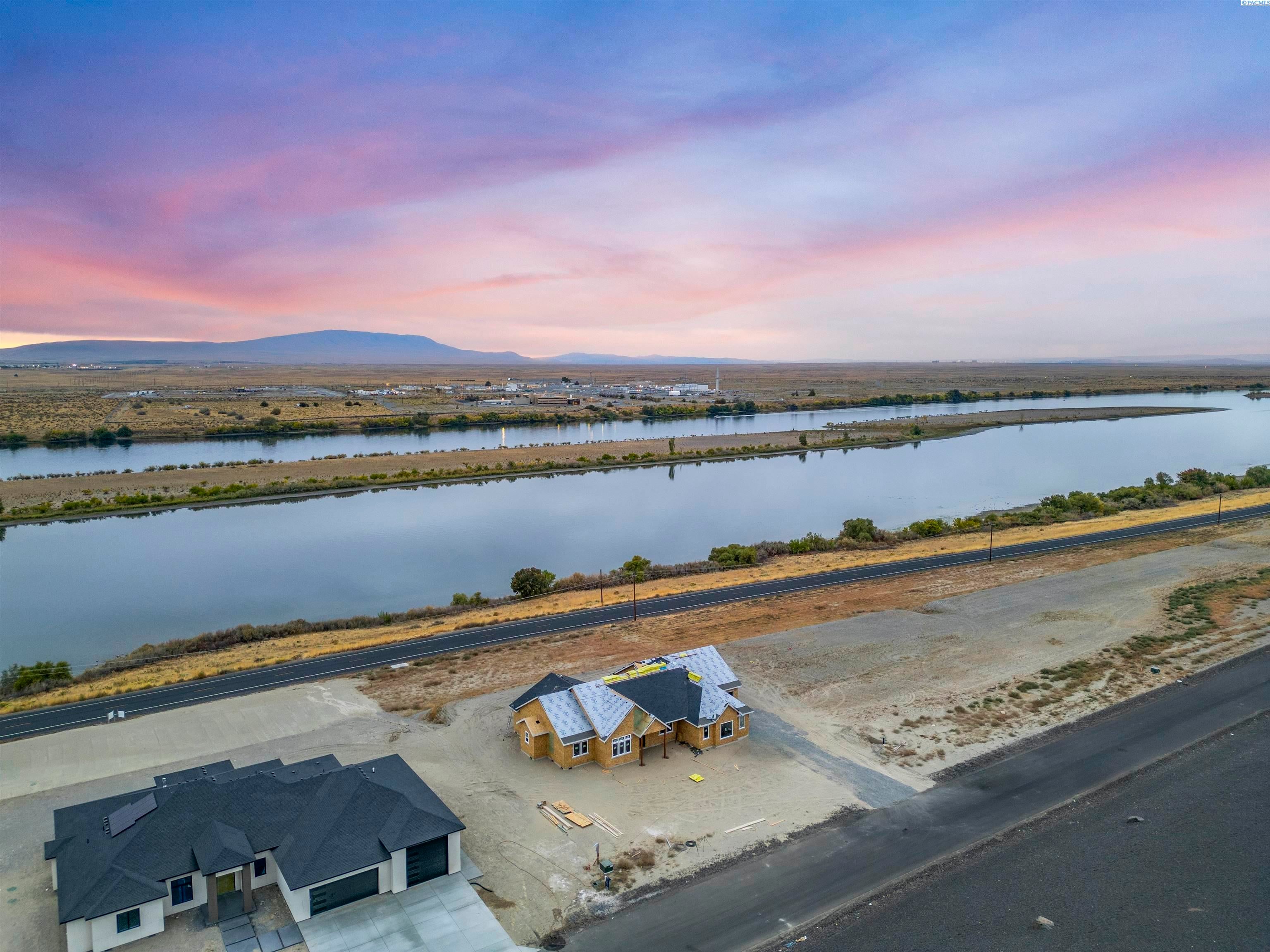 Pasco, Washington, 99301, United States, 4 Bedrooms Bedrooms, ,2 BathroomsBathrooms,Residential,For Sale,1978072