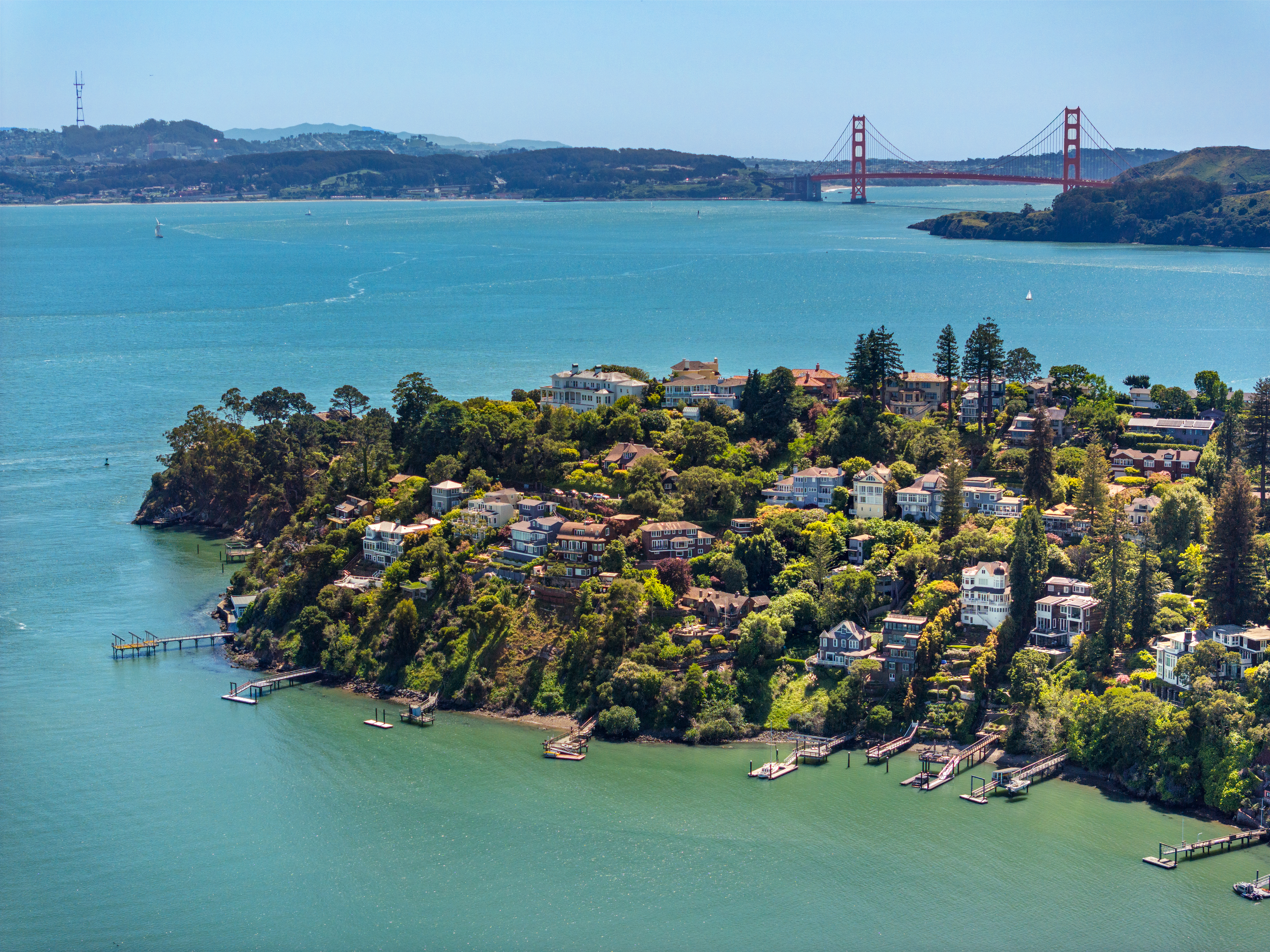  Coastal Living on Coveted Beach Road - 物件實景