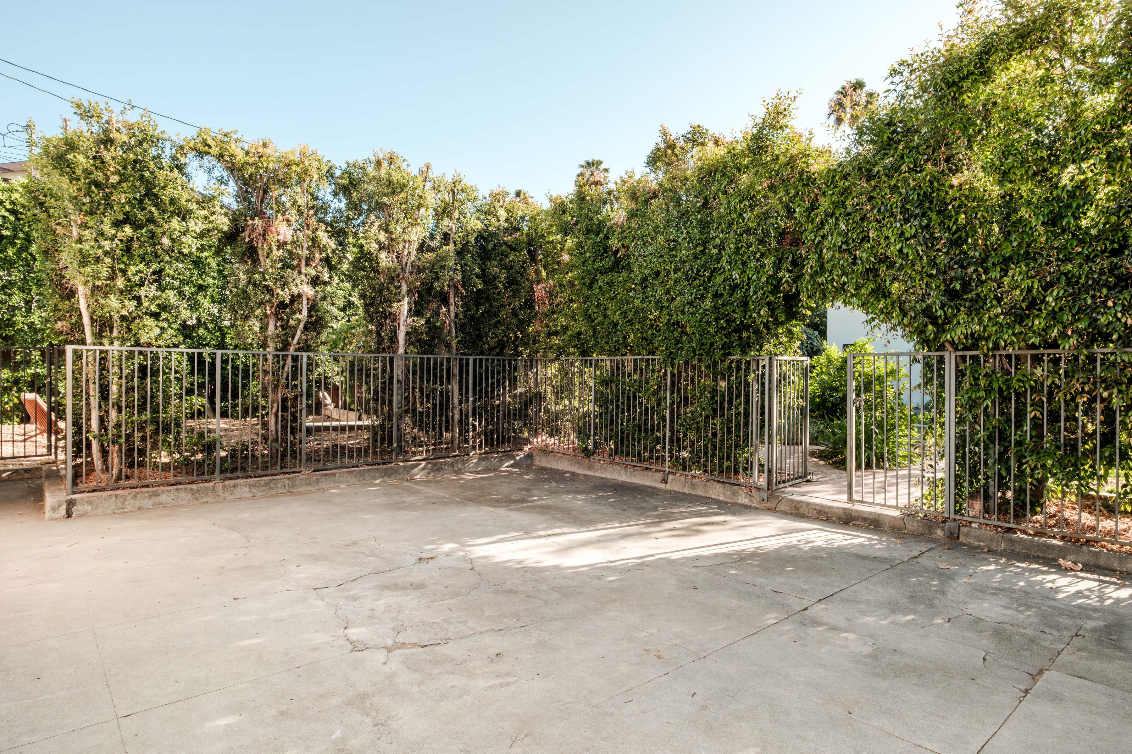  2200 South Hobart Boulevard - 物件實景