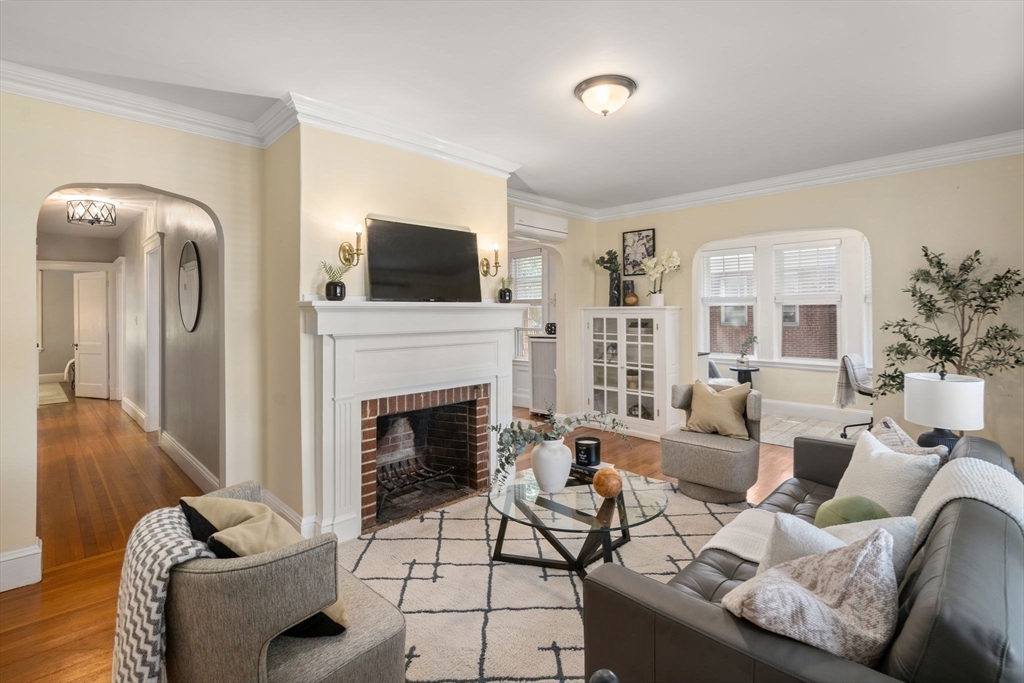 Newton, Massachusetts, 02458, United States, 2 Bedrooms Bedrooms, ,2 BathroomsBathrooms,Residential,For Sale,1906436