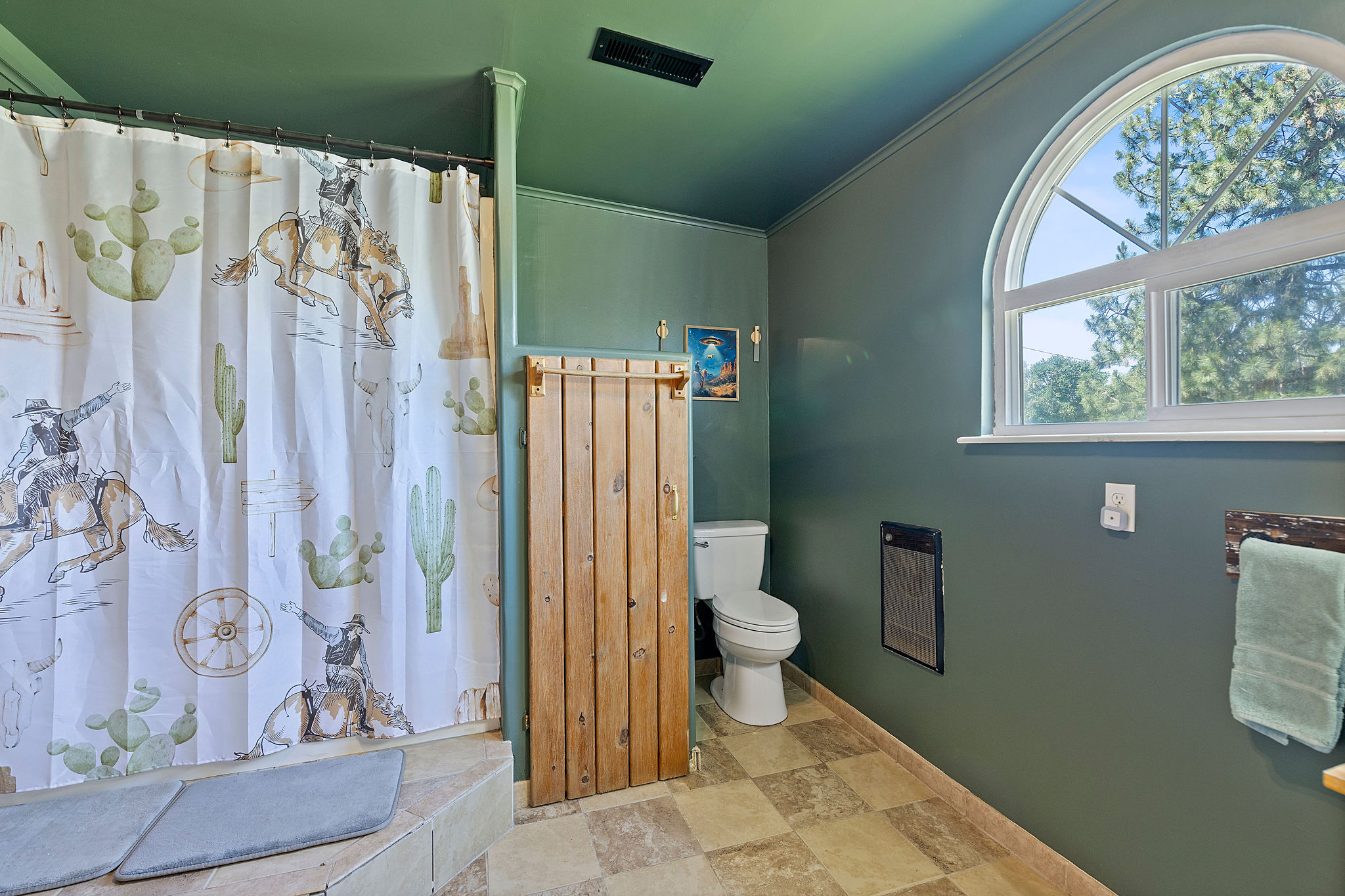 Prineville, Oregon, 97754, United States, 3 Bedrooms Bedrooms, ,2 BathroomsBathrooms,Residential,For Sale,1865780
