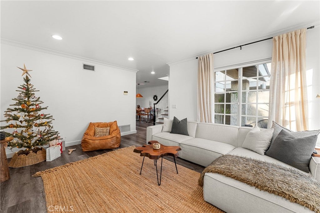 Westminster, California, 92683, United States, 2 Bedrooms Bedrooms, ,2 BathroomsBathrooms,Residential,For Sale,2005504