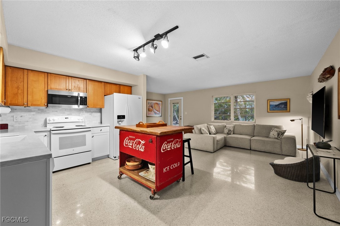 St James City, Florida, 33956, United States, 3 Bedrooms Bedrooms, ,2 BathroomsBathrooms,Residential,For Sale,1976154