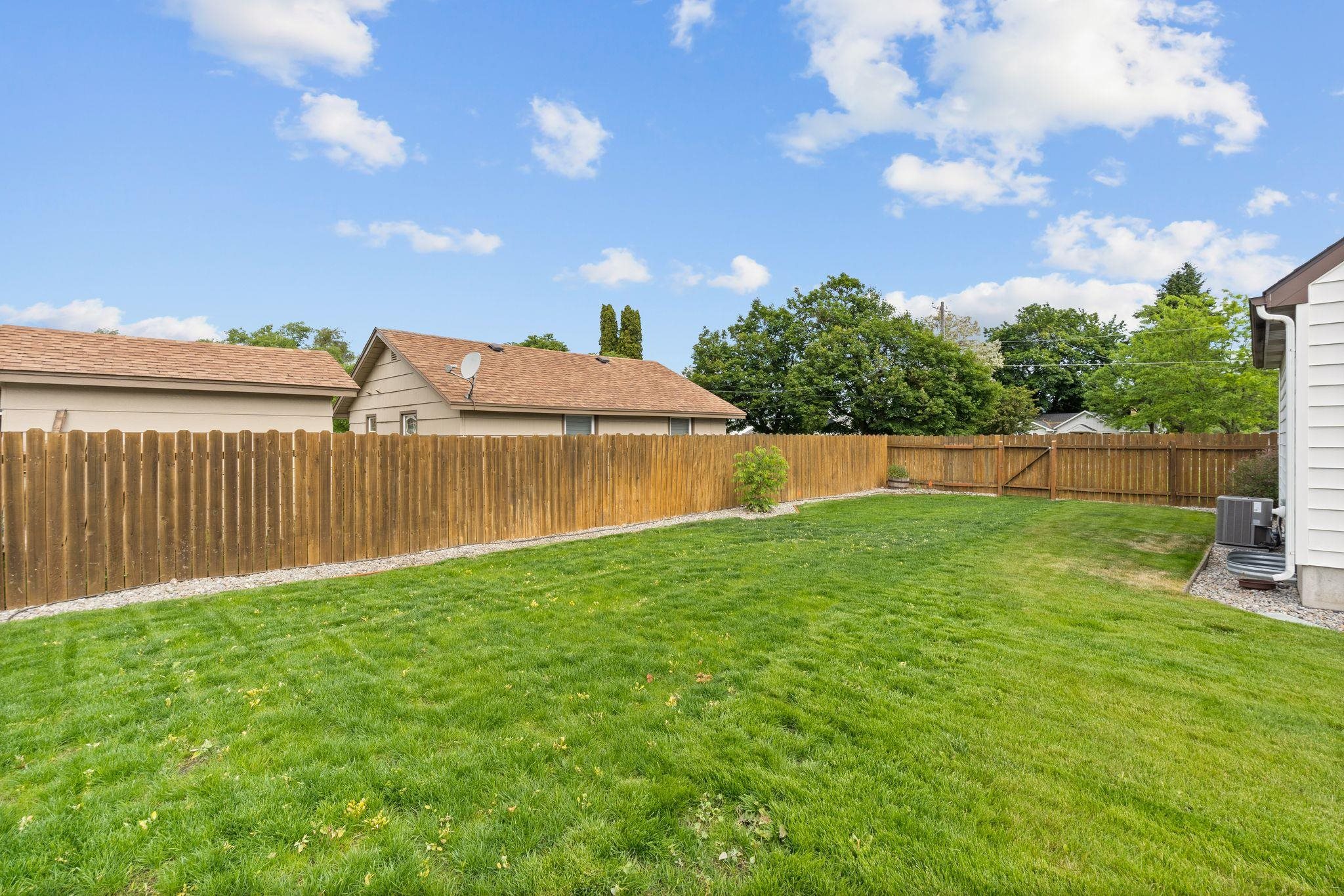 Greenacres, Washington, 99016, United States, 5 Bedrooms Bedrooms, ,2 BathroomsBathrooms,Residential,For Sale,1846797