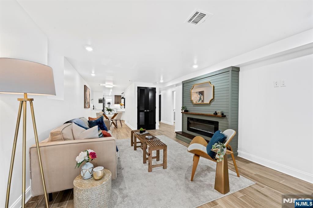 Jersey City, New Jersey, 07307, United States, 3 Bedrooms Bedrooms, ,3 BathroomsBathrooms,Residential,For Sale,1966412