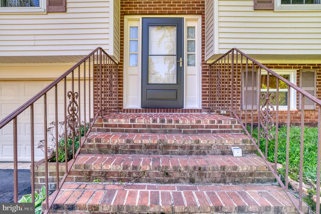 Warrenton, Virginia, 20187, United States, 3 Bedrooms Bedrooms, ,3 BathroomsBathrooms,Residential,For Sale,2049291