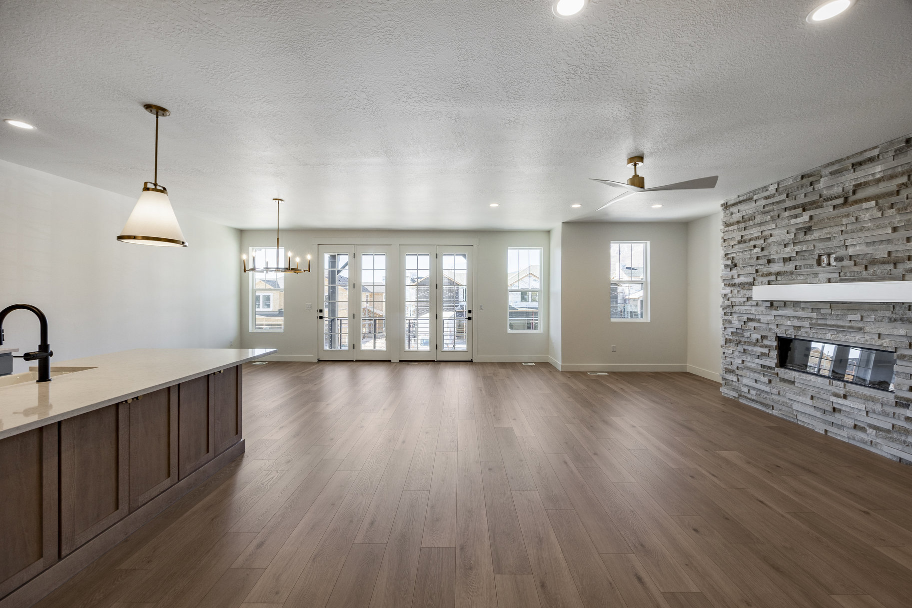  New Construction  Nightly Rental Approved  Prime Location - 物件實景
