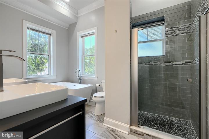 Baltimore, Maryland, 21230, United States, 5 Bedrooms Bedrooms, ,7 BathroomsBathrooms,Residential,For Sale,1920297