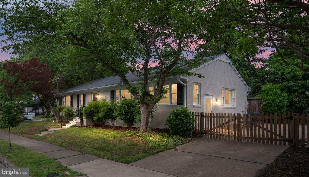 Fredericksburg, Virginia, 22401, United States, 3 Bedrooms Bedrooms, ,2 BathroomsBathrooms,Residential,For Sale,1805404