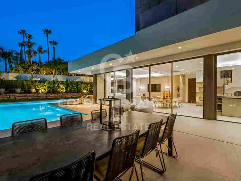 Marbella, Andalusia, ES, 4 Bedrooms Bedrooms, ,4 BathroomsBathrooms,Residential,For Sale,1793222