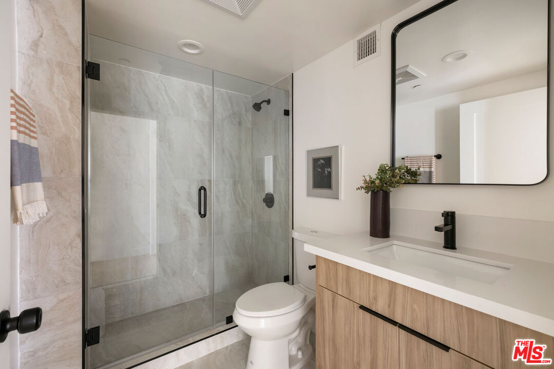 Los Angeles, California, 90065, United States, 3 Bedrooms Bedrooms, ,3 BathroomsBathrooms,Residential,For Sale,1925113