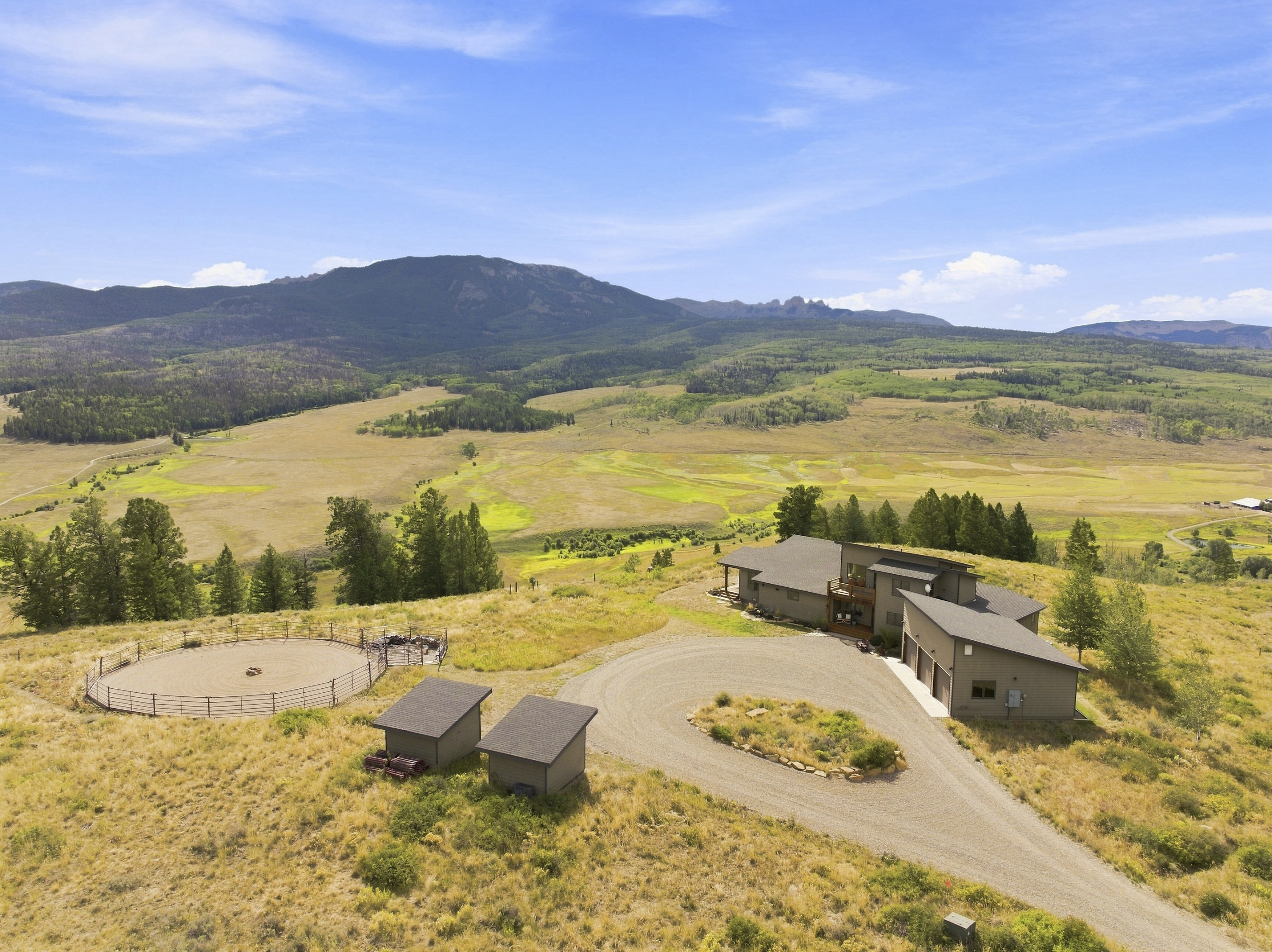  A True Colorado Legacy Property on 35 Acres - 物件實景