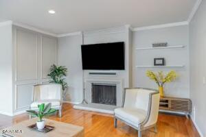 Van Nuys, California, 91405, United States, 3 Bedrooms Bedrooms, ,2 BathroomsBathrooms,Residential,For Sale,1939328
