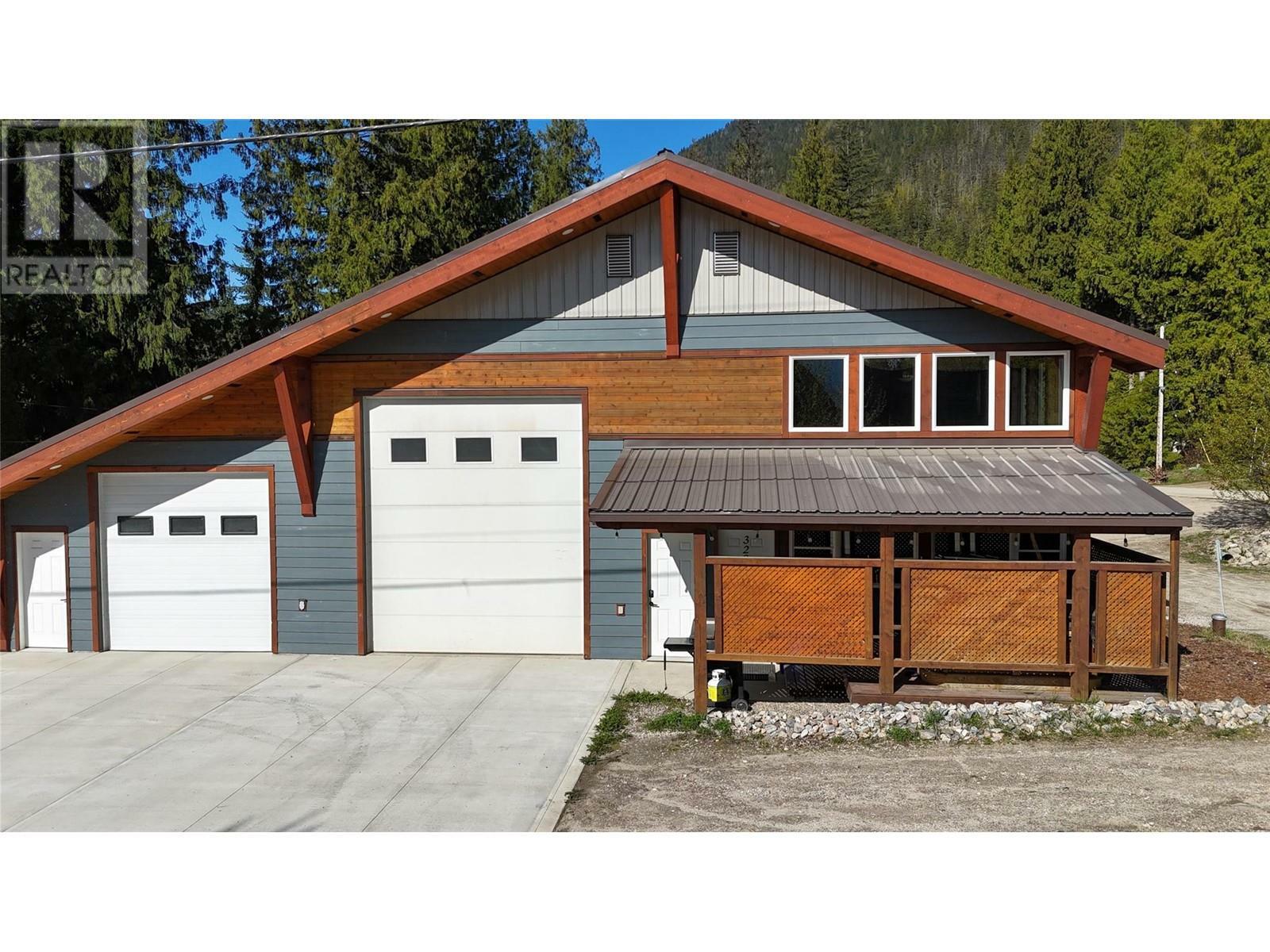 REVELSTOKE, British Columbia, V0E 2S0, CA, 4 Bedrooms Bedrooms, ,3 BathroomsBathrooms,Residential,For Sale,1838375