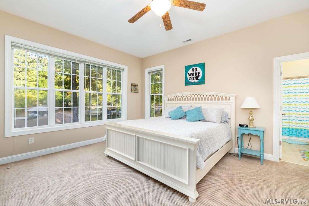 Boydton, Virginia, 23917, United States, 5 Bedrooms Bedrooms, ,4 BathroomsBathrooms,Residential,For Sale,1991597