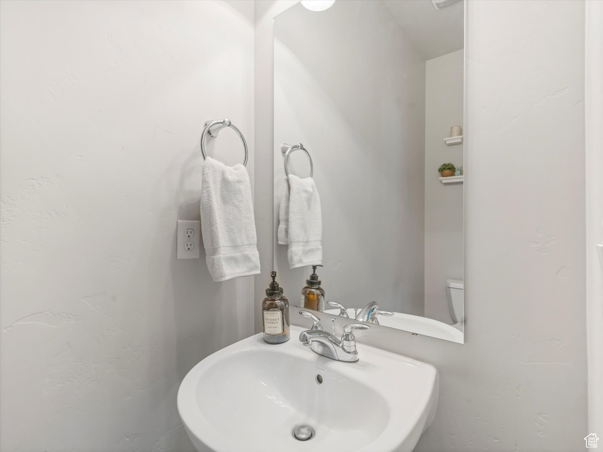 West Jordan, Utah, 84081, United States, 3 Bedrooms Bedrooms, ,3 BathroomsBathrooms,Residential,For Sale,1875821