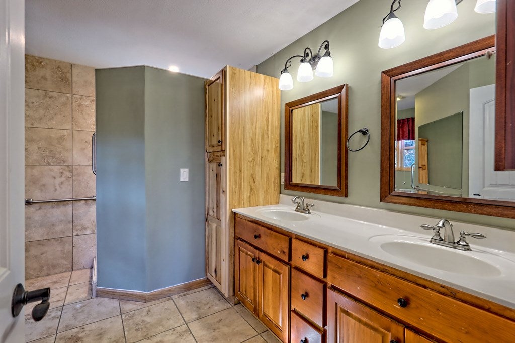 Young Harris, Georgia, 30582, United States, 4 Bedrooms Bedrooms, ,5 BathroomsBathrooms,Residential,For Sale,1987920