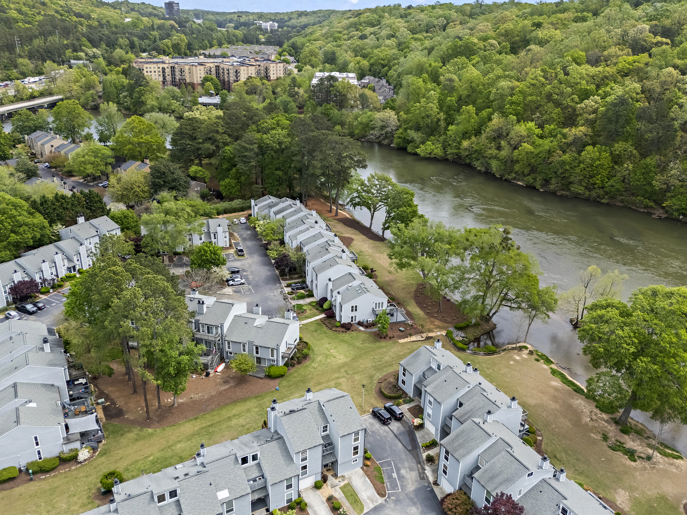  Mid-Century Modern Townhome in Gated Community Along The Chattahoochee River - 物件實景
