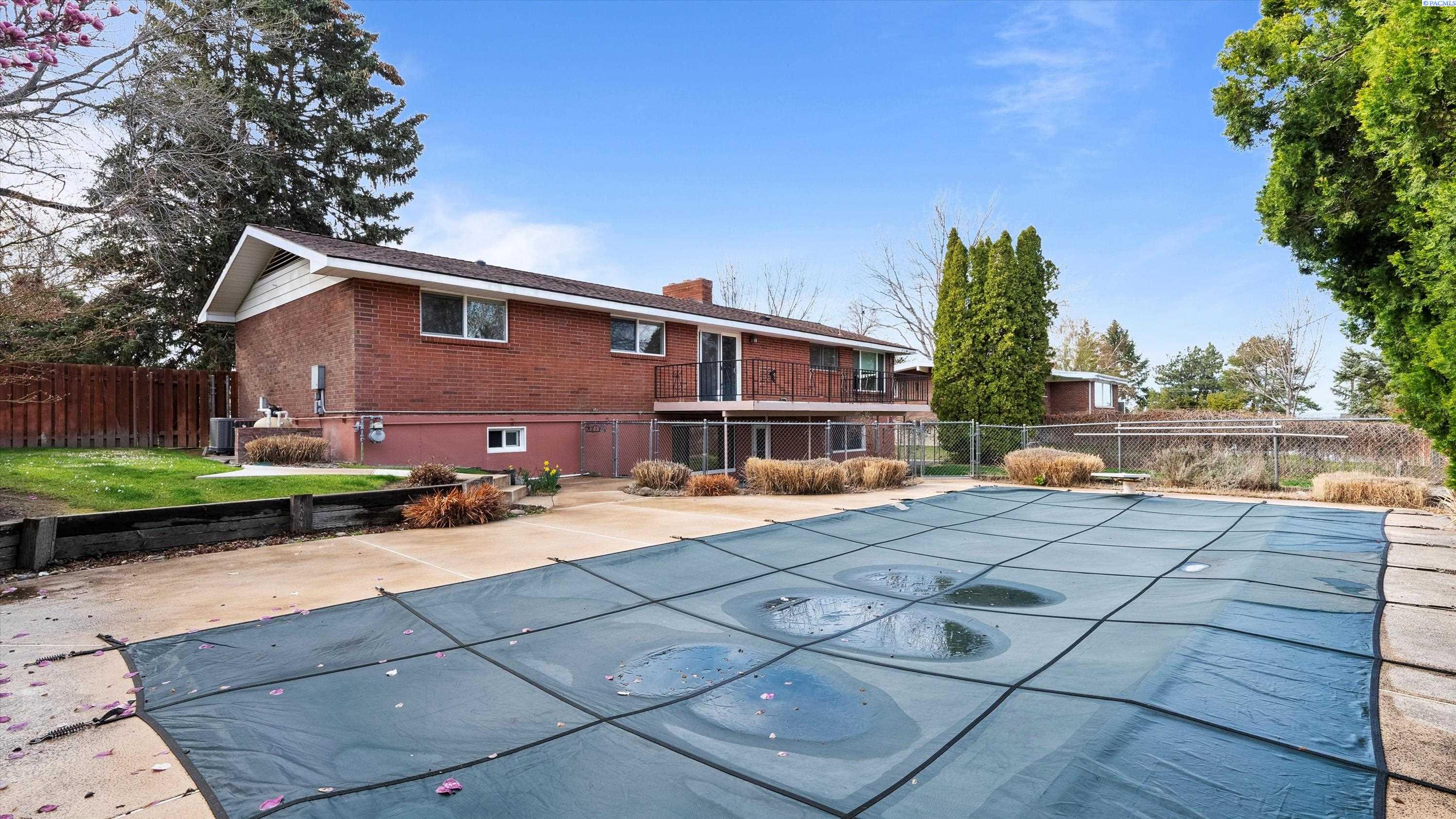Kennewick, Washington, 99337, United States, 4 Bedrooms Bedrooms, ,2 BathroomsBathrooms,Residential,For Sale,1939902