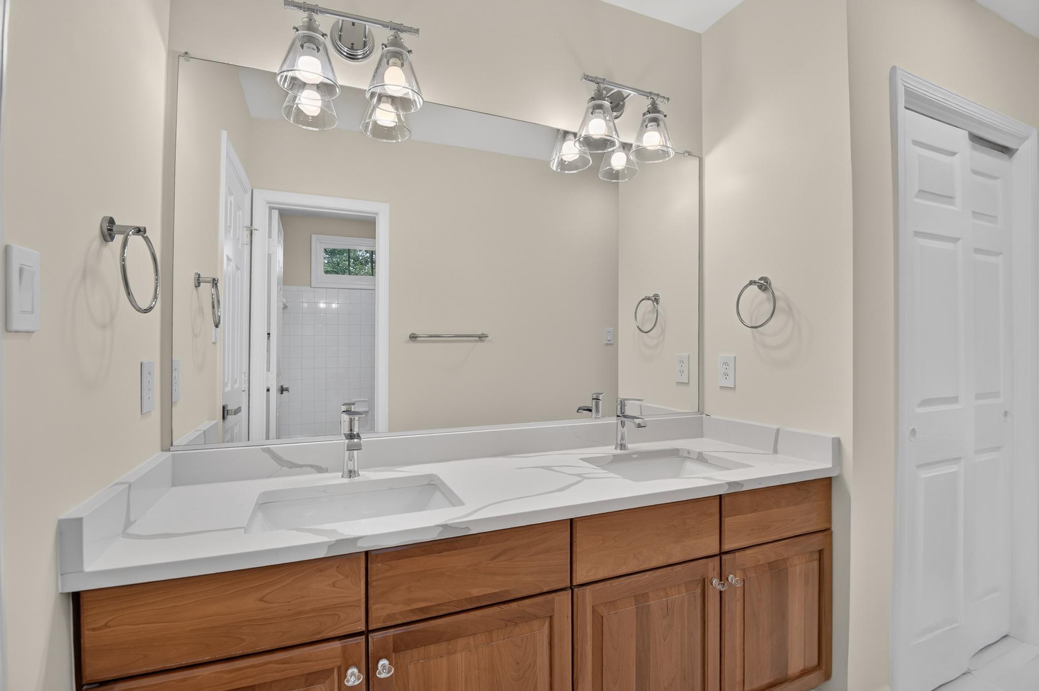  13621 Pine View Lane, Rockville, MD 20850 - 物件實景