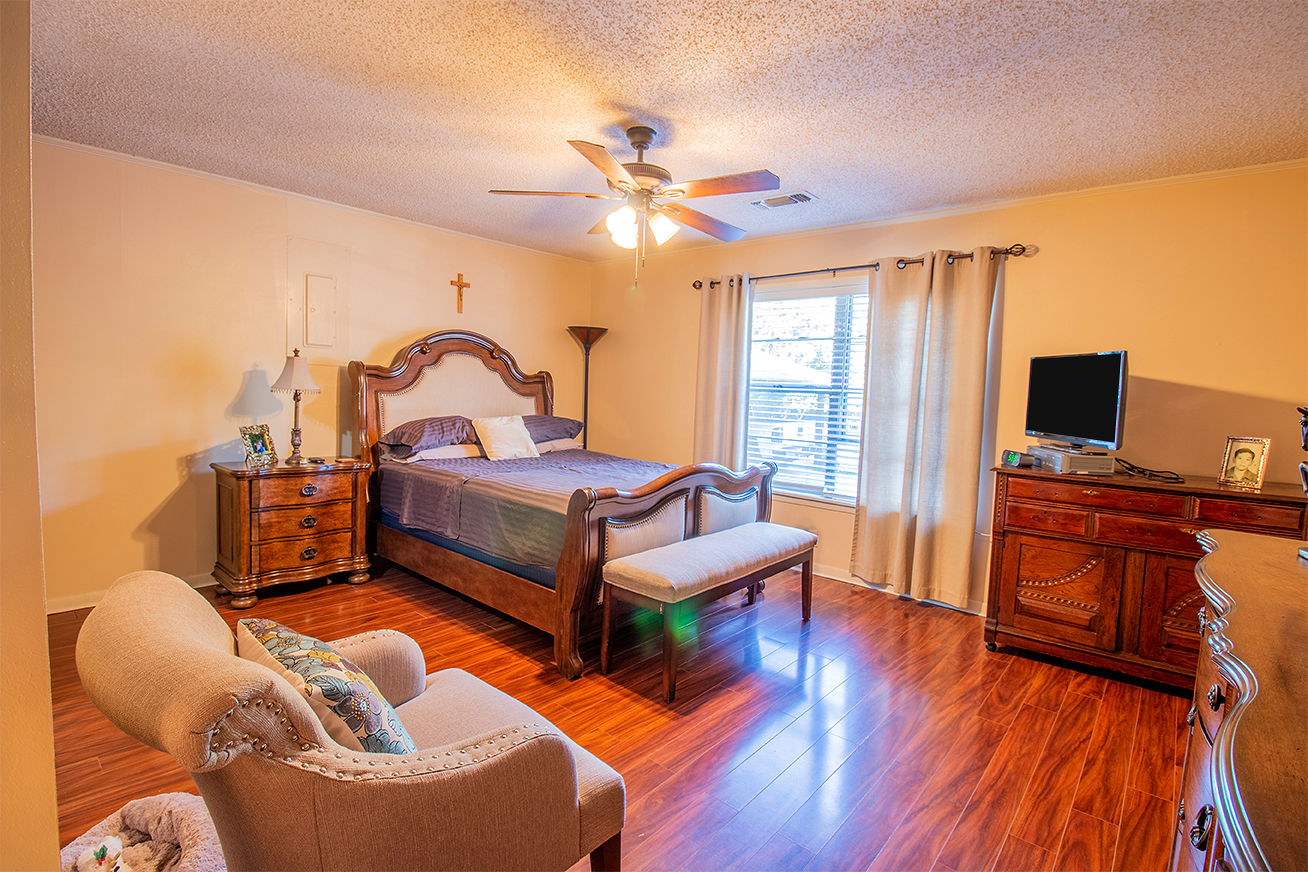 GRAND SALINE, Texas, 75140, United States, 3 Bedrooms Bedrooms, ,2 BathroomsBathrooms,Residential,For Sale,1960368