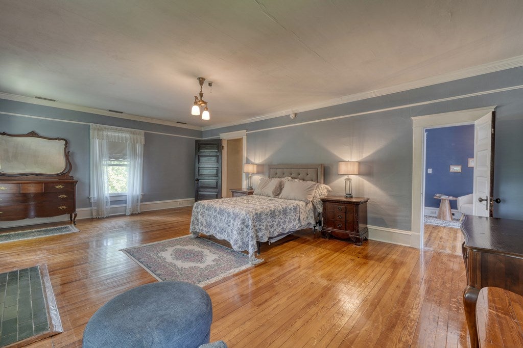 Andrews, North Carolina, 28901, United States, 5 Bedrooms Bedrooms, ,4 BathroomsBathrooms,Residential,For Sale,1912195