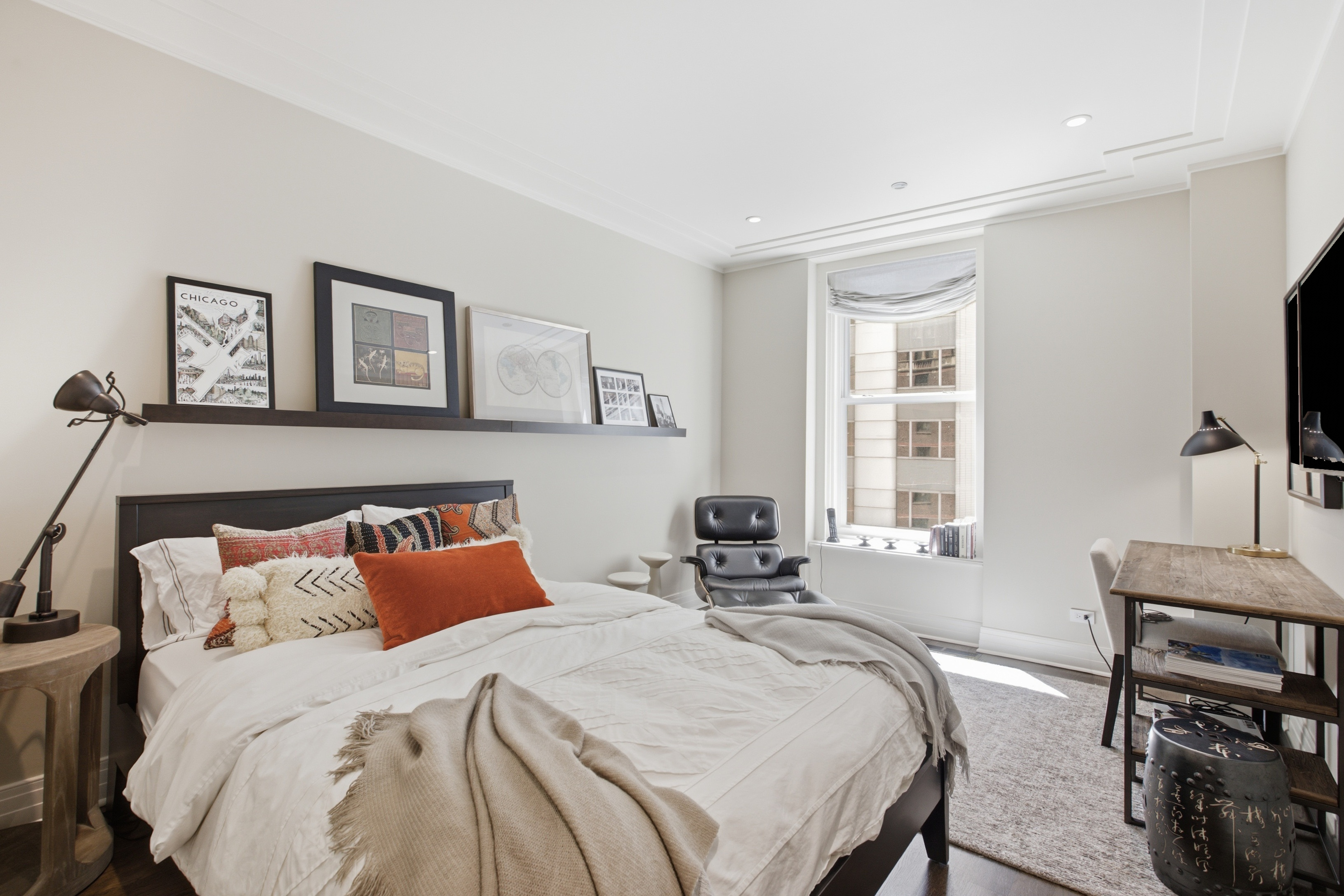 Outstanding, Three-bedroom Three and a Half Baths - 物件實景
